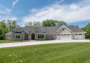 STUNNING TRADITONAL STYLE HOME